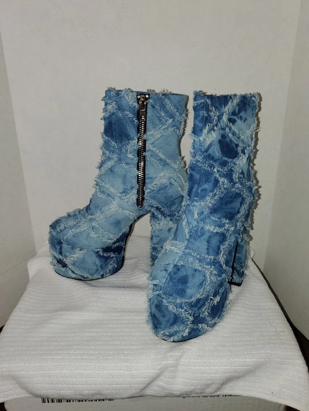 LIKE NEW Current Mood Frayed Denim 70's Distressed Platform Ankle Boots SZ 8